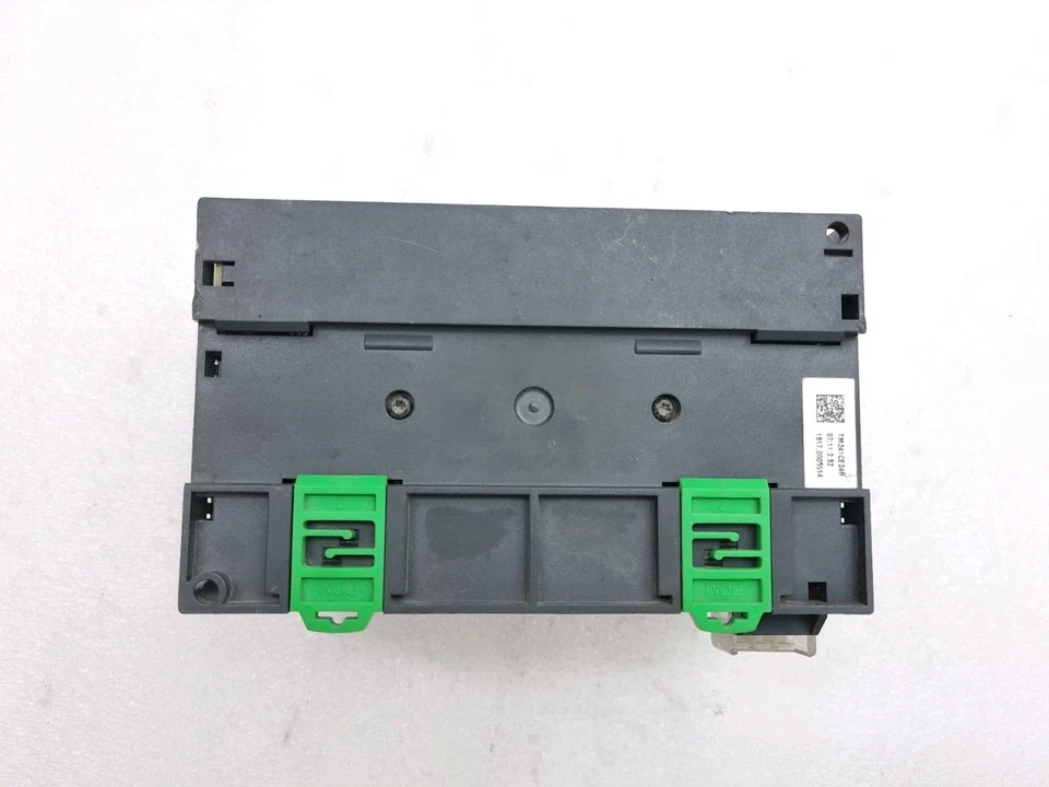 Schneider Electric Modicon M241 TM241CE24R Relay Out Module (Light Blink)